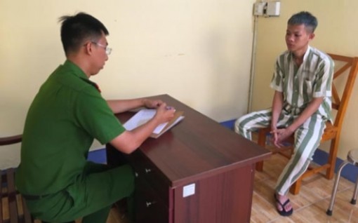 Nam thanh niên nghiện ma tuý kề dao, cướp tiền cô gái tại nhà