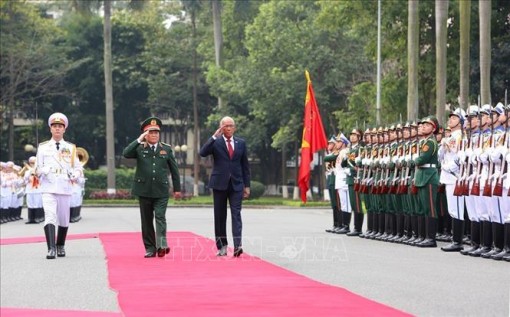 Bộ trưởng Quốc phòng Philippines thăm chính thức Việt Nam