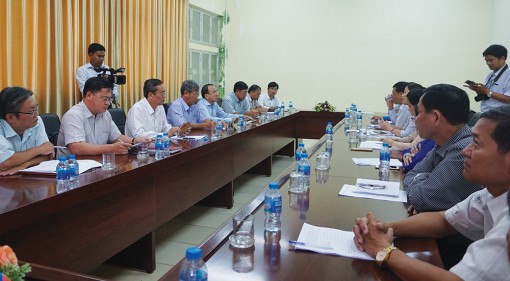 Phó Chủ tịch UBND tỉnh Lê Văn Nưng: “Giải quyết sự việc cần đảm bảo lợi ích của công nhân và quyền lợi của doanh nghiệp”