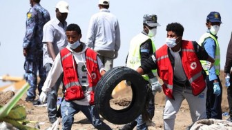 Ethiopia tìm thấy hai hộp đen máy bay rơi khiến 157 người thiệt mạng