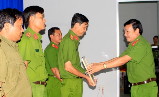 Lực lượng công an chung sức xây dựng nông thôn mới