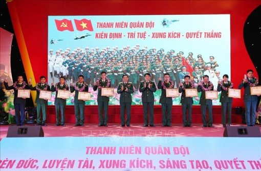 Tuyên dương 'Gương mặt trẻ tiêu biểu, Gương mặt trẻ triển vọng toàn quân năm 2018'