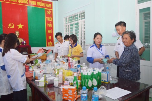 Lữ đoàn 962 khám sàng lọc, chữa bệnh, giáo dục sức khỏe cộng đồng