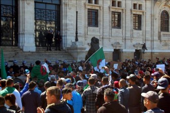 Phó Tổng thống Algeria tuyên bố chính phủ sẽ chuyển giao quyền lực