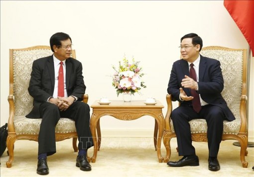 Việt Nam sẵn sàng chia sẻ kinh nghiệm đổi mới mô hình kinh tế với Lào