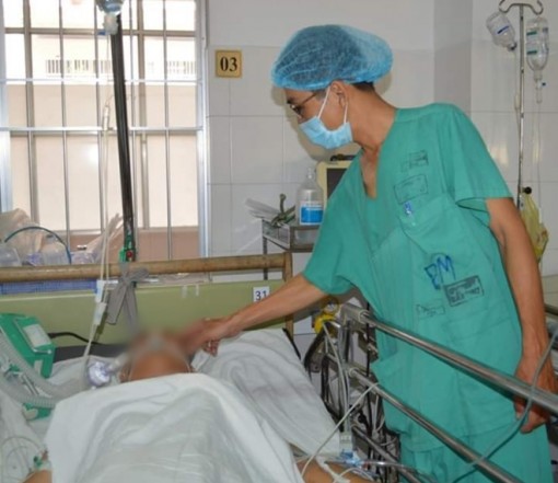 Cứu sống bệnh nhân bị đâm “thập tử nhất sinh”