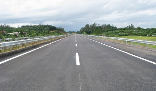 Thủ tướng chỉ thị đẩy nhanh giải phóng mặt bằng đường bộ cao tốc Bắc - Nam
