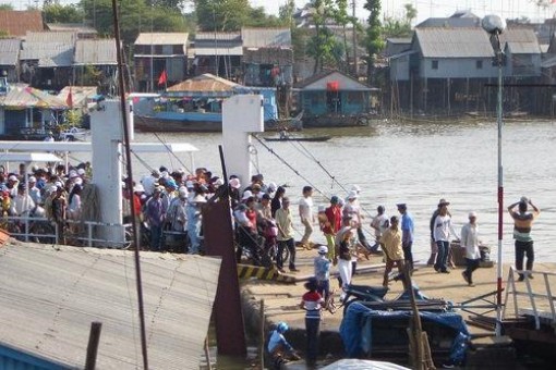 Phối hợp giữ gìn trật tự, an toàn giao thông bến phà Châu Giang mùa lễ hội