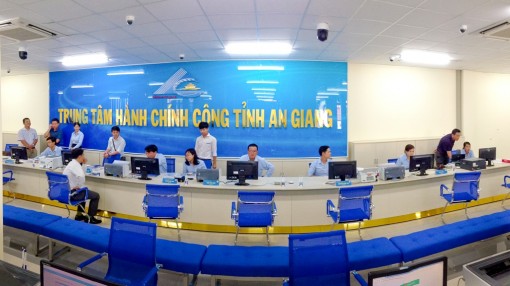 Chấn chỉnh việc tiếp nhận hồ sơ và cử người về làm việc của các sở, ngành