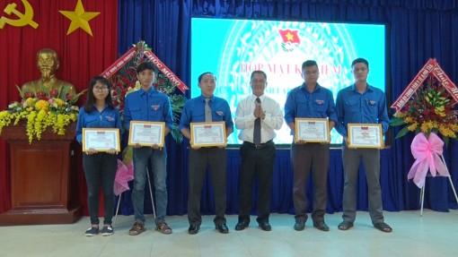 Huyện đoàn Phú Tân tuyên dương 3 tập thể và 5 nhân cá nhân tiêu biểu học tập, làm theo Bác