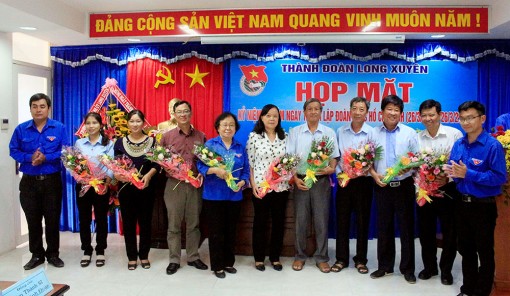 Thành đoàn Long Xuyên họp mặt tri ân cán bộ Đoàn qua các thời kỳ