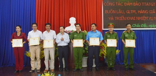 Châu Đốc nỗ lực chống buôn lậu và gian lận thương mại