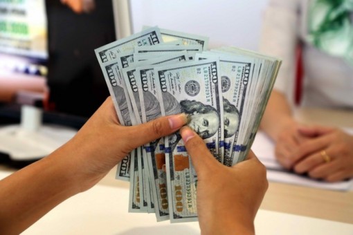 Giá USD tự do tăng giảm liên tục