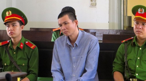 Giả vờ hỏi thăm rồi ra tay cướp giật tài sản