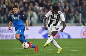 Tiền đạo 19 tuổi ghi bàn thay Ronaldo giúp Juventus có 3 điểm