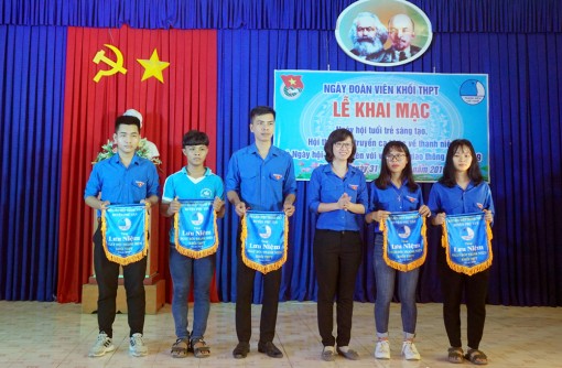 Sôi nổi ngày hội đoàn viên khối THPT ở Phú Tân