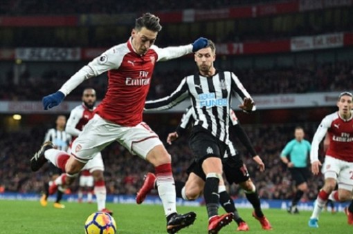 Arsenal vs Newcastle: Top 3 vẫy gọi