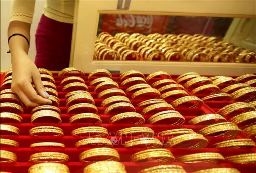 Giá vàng ở châu Á đi xuống trong phiên mở cửa sáng 1-4