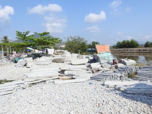 Nhọc nhằn thợ đá Cô Tô