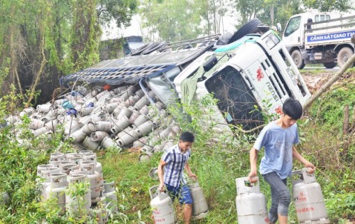Đường quốc lộ 'sát thủ' đi xuyên rốn phèn Tây Nam bộ