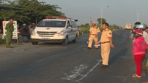 Đồng Tháp: Va chạm với xe tải, người đàn ông đứt lìa chân dẫn đến tử vong