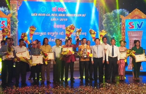 Bế mạc Liên hoan ca múa nhạc Khmer Nam Bộ