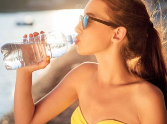 Uống đủ nước, bạn sẽ không phải lo mắc các bệnh này