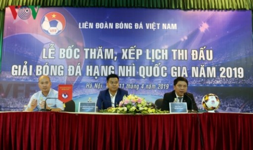 14 đội bóng tranh tài ở Giải hạng Nhì Quốc gia năm 2019