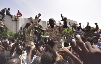 Quốc tế kêu gọi Sudan thực hiện chuyển giao một cách hòa bình