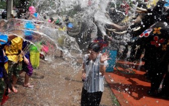 Thái Lan tưng bừng hoạt động mừng Lễ hội té nước Songkran