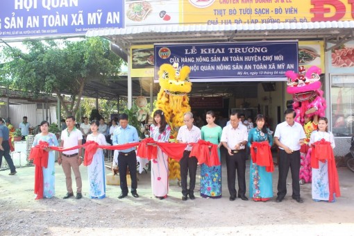 Chợ Mới khai trương cửa hàng nông sản an toàn kết hợp điểm dừng chân