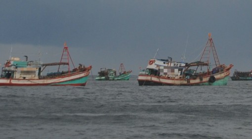 Tìm kiếm hai ngư dân mất tích trên biển ở Cà Mau