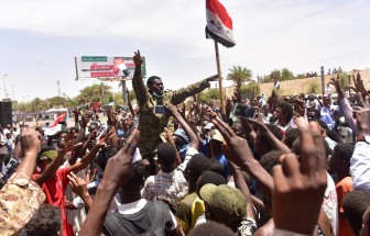 Lực lượng biểu tình ở Sudan yêu cầu chuyển giao quyền lực