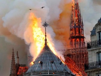 Cháy Nhà thờ Đức Bà Paris: Tổng thống Pháp Macron đến hiện trường