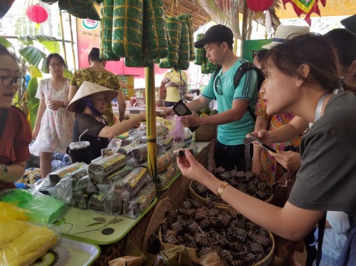 Độc đáo những chiếc bánh "tí hon" ở Lễ hội Bánh dân gian Nam Bộ