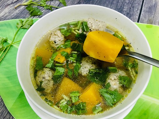 Canh bí đỏ thịt viên