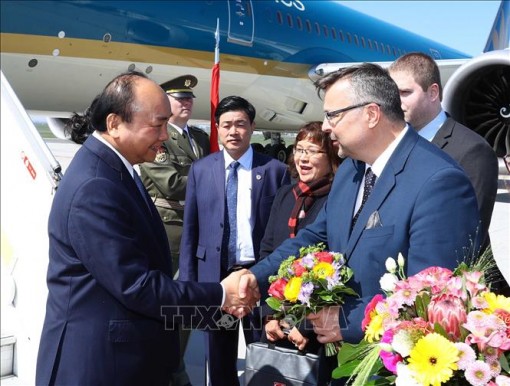 Thủ tướng Nguyễn Xuân Phúc đến Praha, bắt đầu thăm chính thức Cộng hòa Séc
