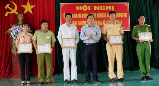 Long Xuyên: Tổng kết công tác phòng chống buôn lậu, gian lận thương mại và hàng giả