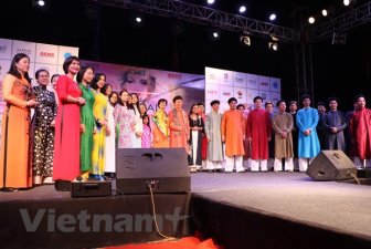 Quảng bá áo dài Việt Nam tại Tuần lễ thời trang toàn cầu ở Ấn Độ