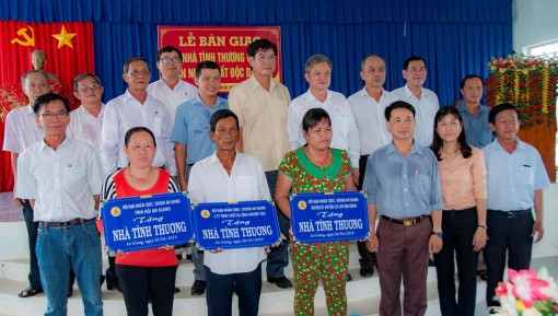 Hội Nạn nhân chất độc da cam/ Dioxin tỉnh: Trao nhà Tình thương ở huyện Châu Thành