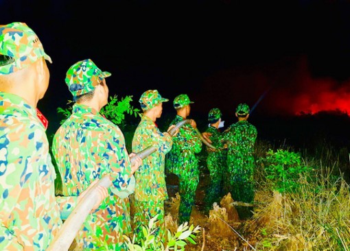 Kiên Giang: Cháy kinh hoàng suốt đêm, hàng chục hecta rừng phòng hộ ra tro