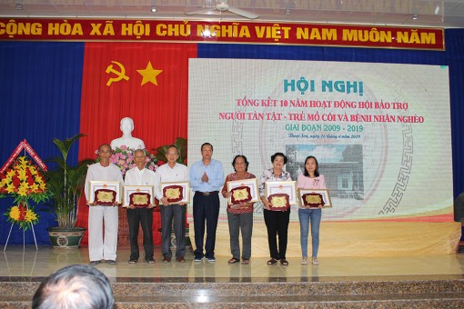 Trên 13 tỷ đồng bảo trợ người tàn tật, trẻ mồ côi, bệnh nhân nghèo Thoại Sơn