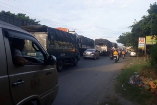 Kẹt xe nghiêm trọng ngay cửa ngõ miền Tây