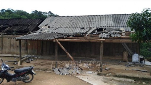Lốc xoáy gây thiệt hại tại nhiều địa phương ở miền Bắc