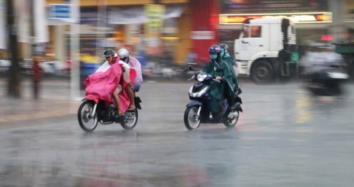 Nam Bộ đón đợt nắng nóng mới, Bắc Bộ mưa dông diện rộng
