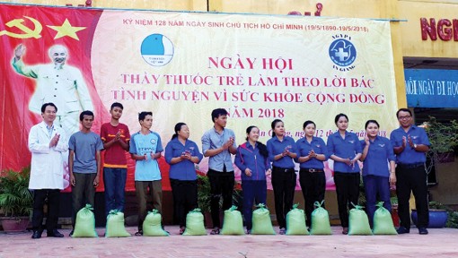 Thầy thuốc trẻ hướng về cộng đồng