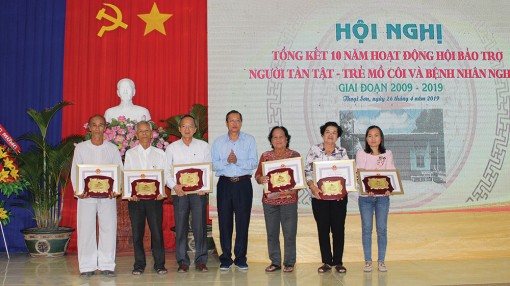 “Sống trong đời sống cần có một tấm lòng!”