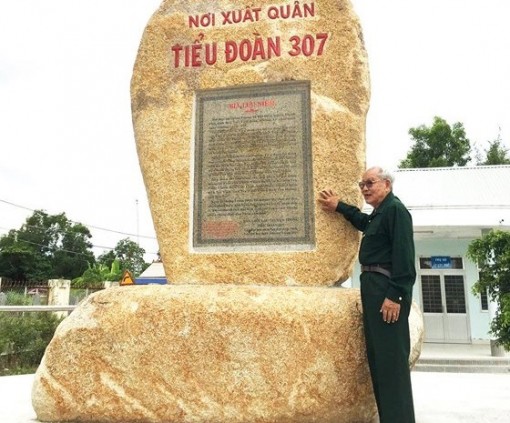 Trước bia tưởng niệm ngày xuất quân