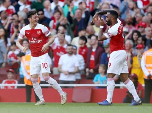 Arsenal vs Valencia: Song sát trút giận lên "Bầy dơi"?