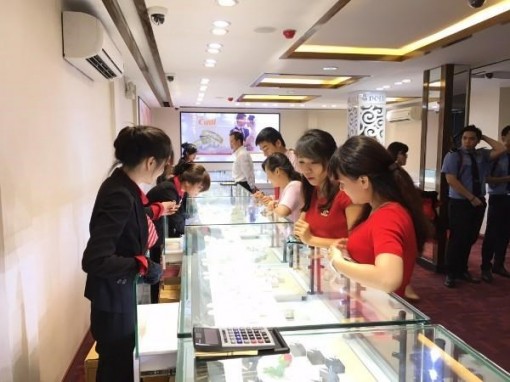 Sau nghỉ lễ, giá vàng trong nước giảm mạnh tới 170.000 đồng